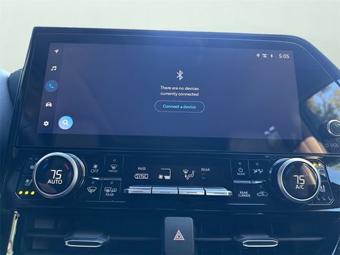 Used 2025 Toyota Highlander Platinum image 33