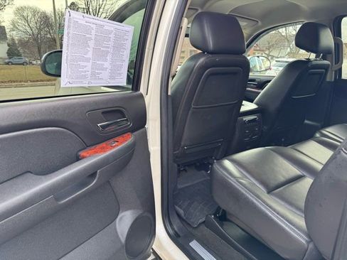 Used 2013 Chevrolet Avalanche LTZ image 16