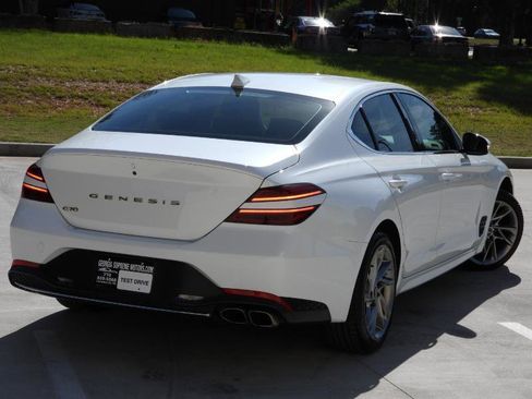 Used 2022 Genesis G70 2.0T RWD image 8