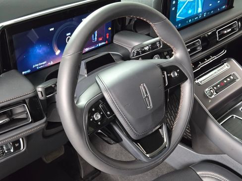 New 2026 Lincoln Aviator AWD image 25