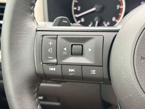 Used 2024 Nissan Rogue SV w/ SV Premium Package FWD image 18