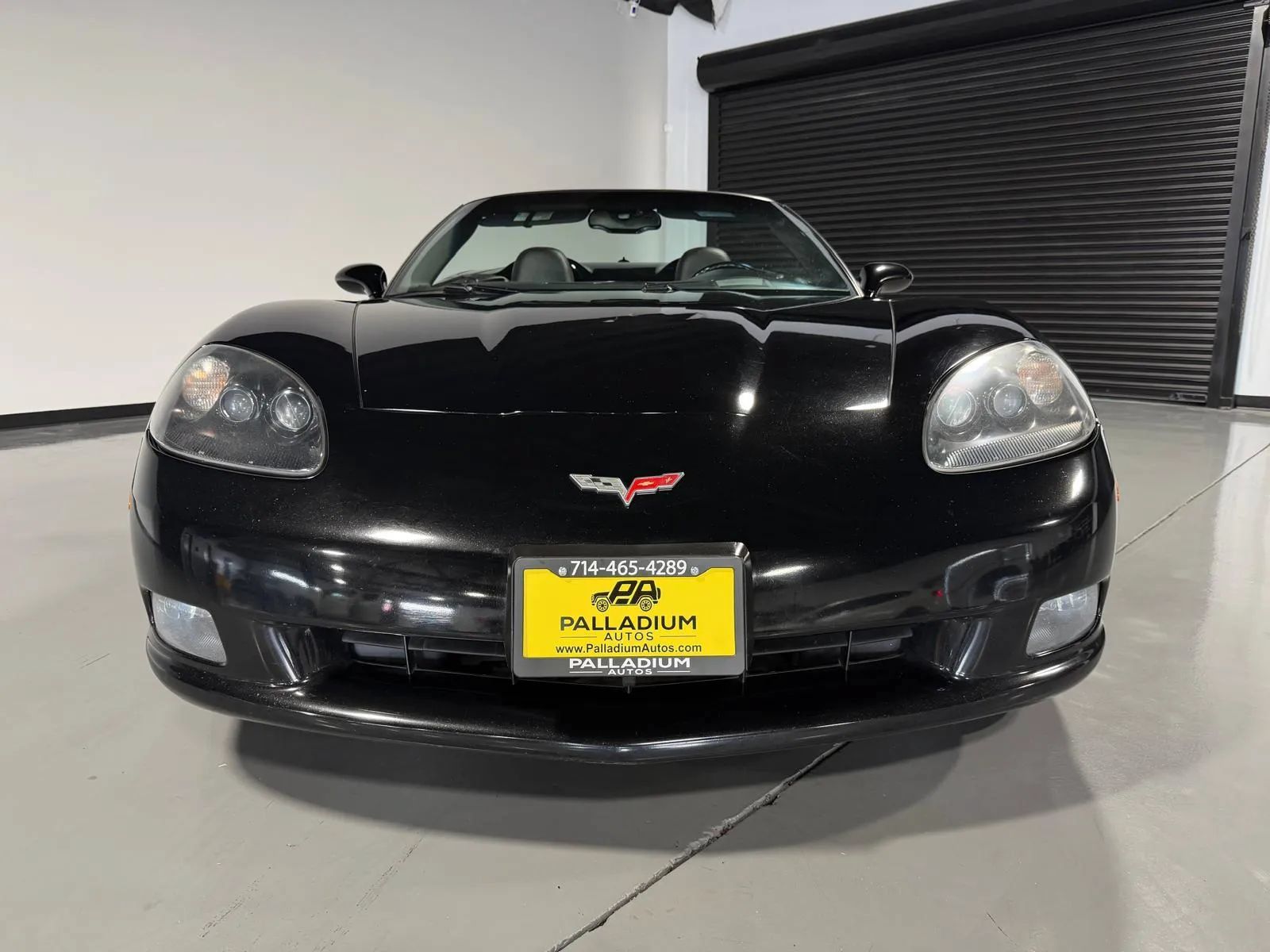 Used 2005 Chevrolet Corvette Coupe w/ Preferred Equipment Group RWD image 2