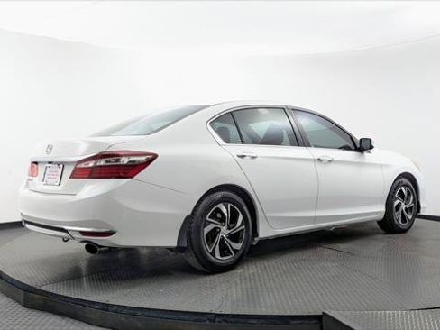 Used 2017 Honda Accord LX image 8