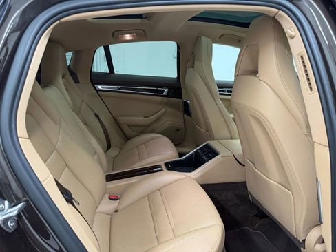 Used 2020 Porsche Panamera image 14