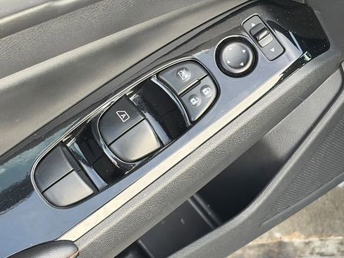 Used 2024 Nissan Altima 2.5 SR FWD image 19