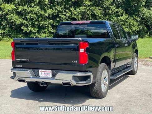 Used 2021 Chevrolet Silverado 1500 LTZ w/ LTZ Premium Package AWD/4WD image 7