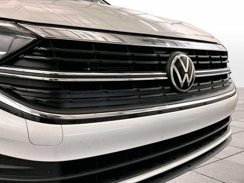 Used 2023 Volkswagen Jetta SE w/ Panoramic Sunroof Package FWD image 29