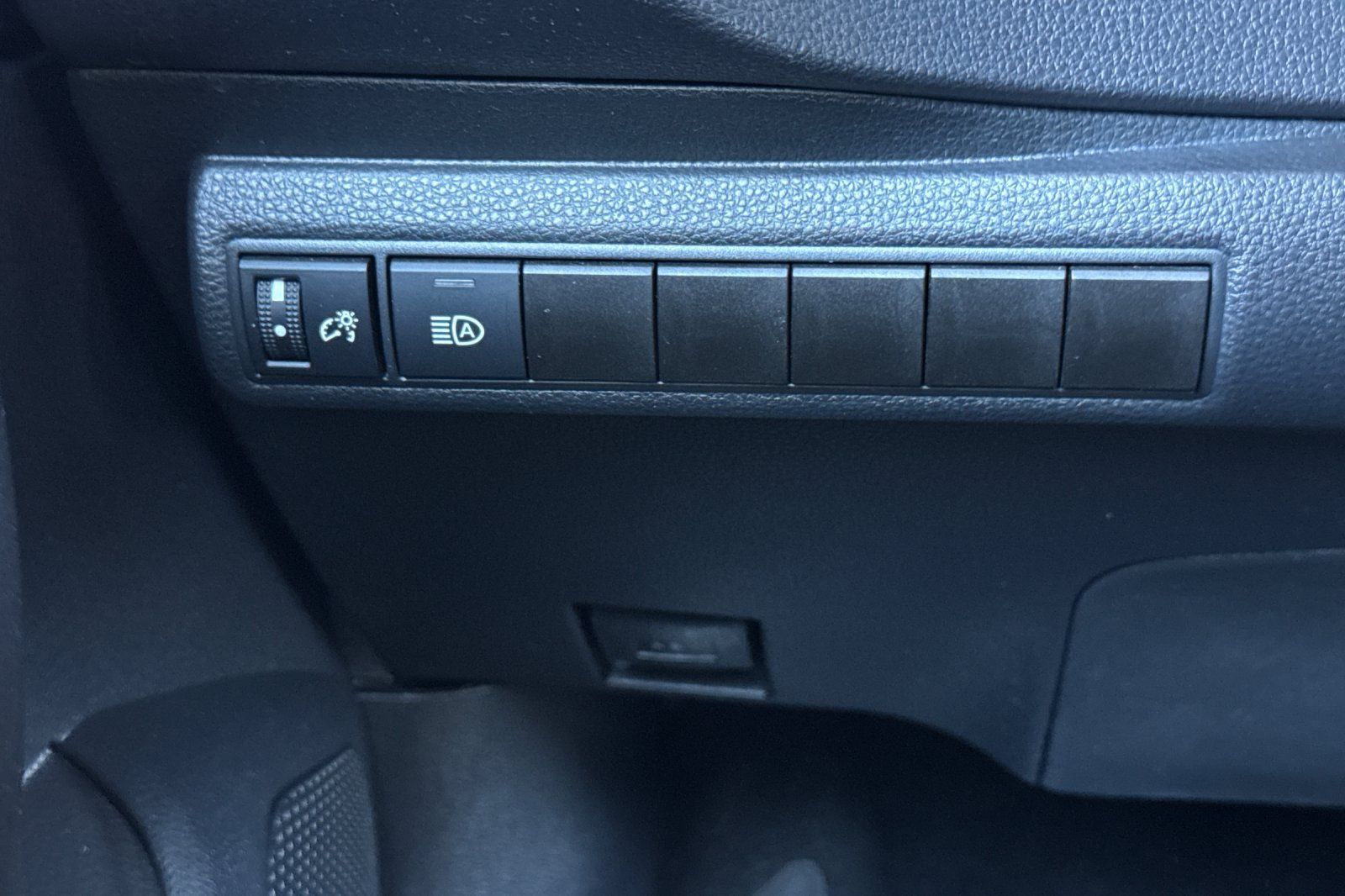 Used 2024 Toyota Corolla LE FWD image 31