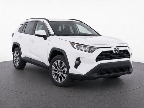 Used 2020 Toyota RAV4 XLE Premium FWD image 1