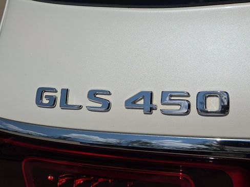 Used 2022 Mercedes-Benz GLS 450 4MATIC image 9