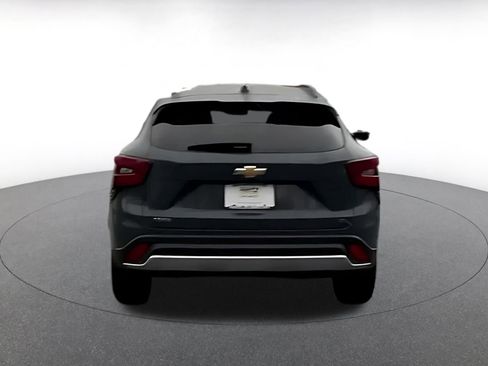 Used 2025 Chevrolet Trax LT image 12