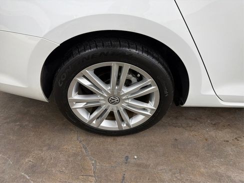 Used 2015 Volkswagen Golf TDI SE image 17