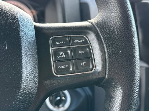 Used 2017 RAM 1500 Express image 32