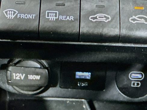 Used 2025 Hyundai Elantra SEL FWD image 26