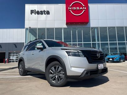 Used 2025 Nissan Pathfinder SV w/ Black Appearance Package