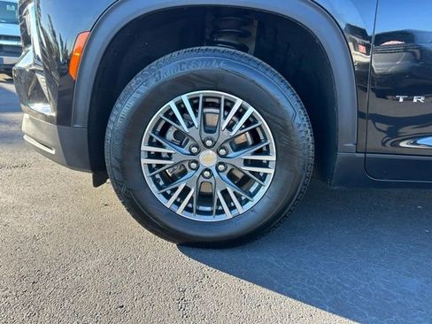 Certified 2025 Chevrolet Traverse LT image 9
