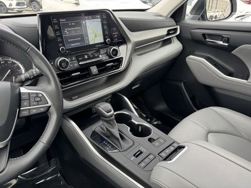 Certified 2022 Toyota Highlander XLE image 22