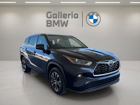 Used 2023 Toyota Highlander XLE image 4