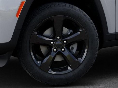 New 2026 Jeep Grand Cherokee Limited w/ Limited Altitude Package image 8