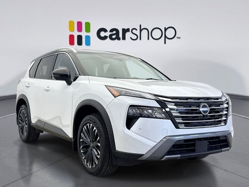 Used 2025 Nissan Rogue SL w/ Tech Package image 7