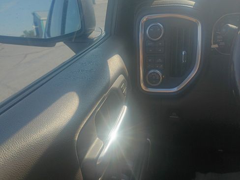 Used 2019 GMC Sierra 1500 SLT w/ SLT Premium Plus Package AWD/4WD image 17
