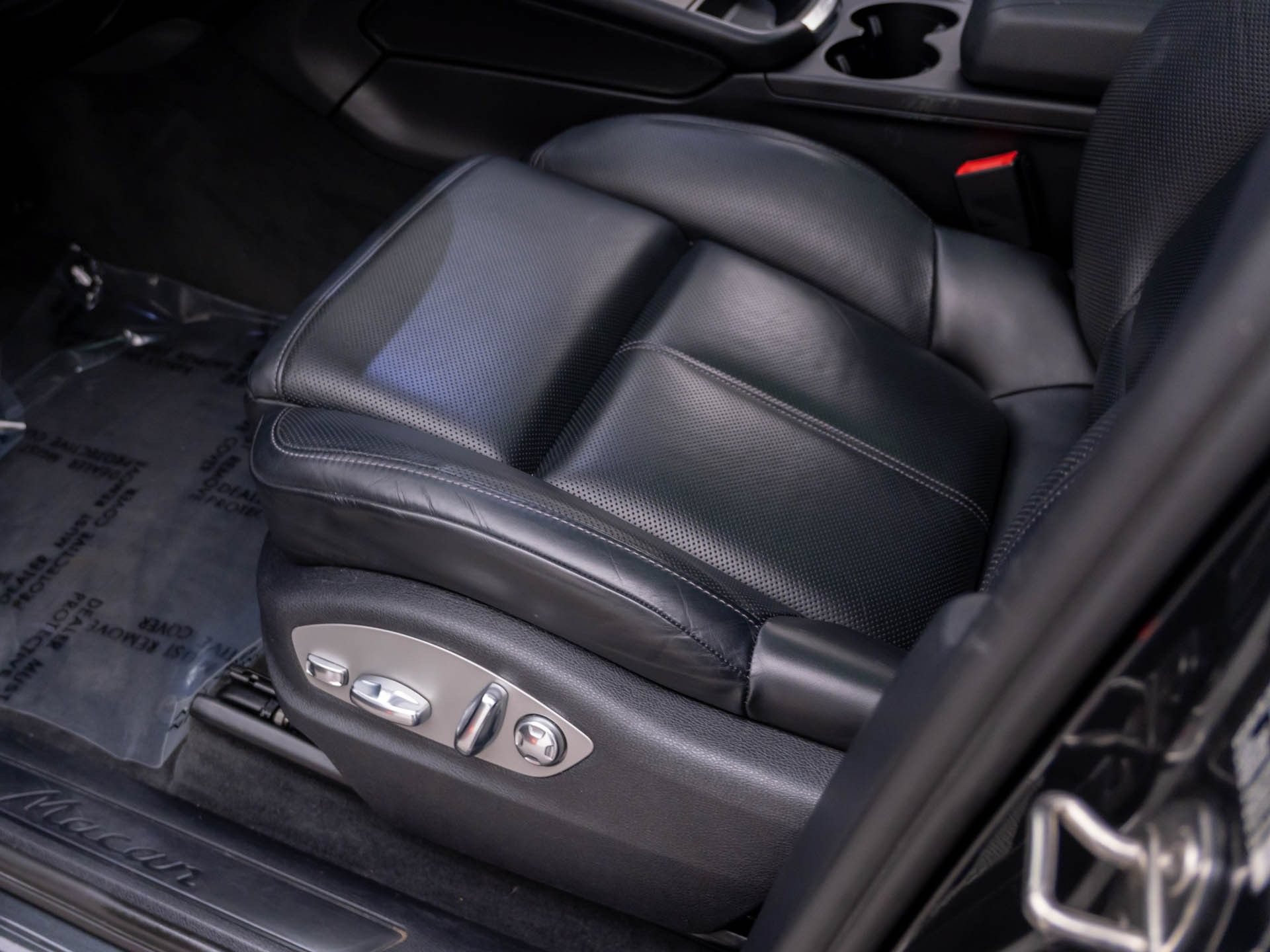 Used 2024 Porsche Macan AWD/4WD image 16