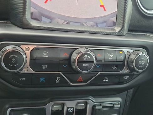 Used 2021 Jeep Wrangler Unlimited Sahara AWD/4WD image 25