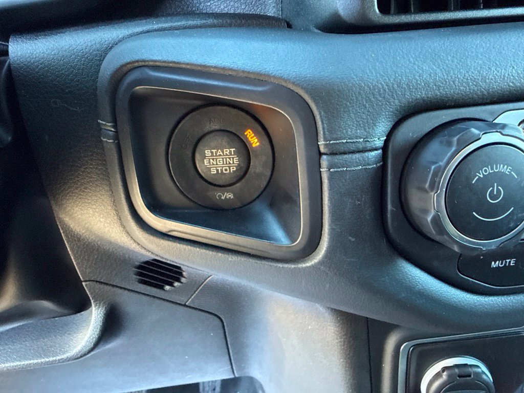 Used 2024 Jeep Wrangler Unlimited Sahara w/ Technology Group AWD/4WD image 29