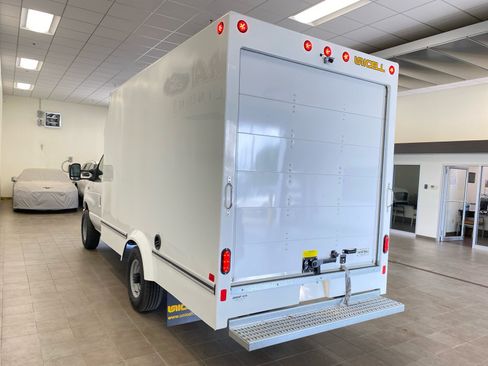 New 2027 Ford E-350 and Econoline 350 Super Duty w/ Power Equipment Group RWD image 5