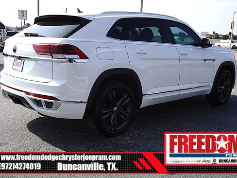 Used 2021 Volkswagen Atlas Cross Sport SE w/ Panoramic Sunroof Package FWD image 5