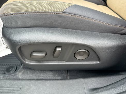 Used 2025 Chevrolet Equinox ACTIV w/ Safety and Technology Package image 14