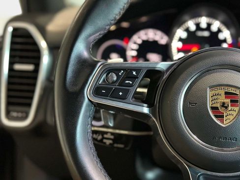 Used 2022 Porsche Cayenne image 29