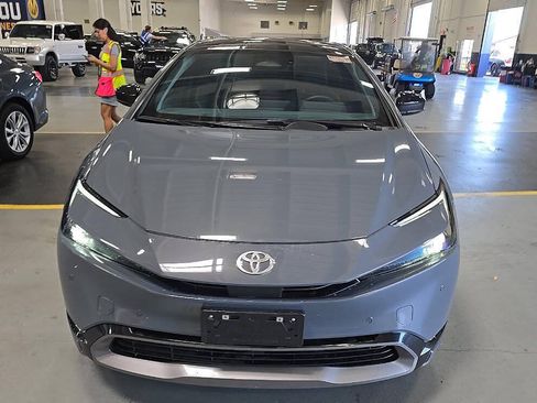 Used 2025 Toyota Prius XLE AWD/4WD image 6