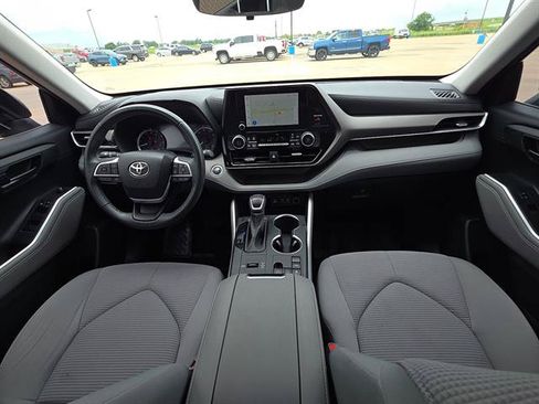 Used 2023 Toyota Highlander LE FWD image 10