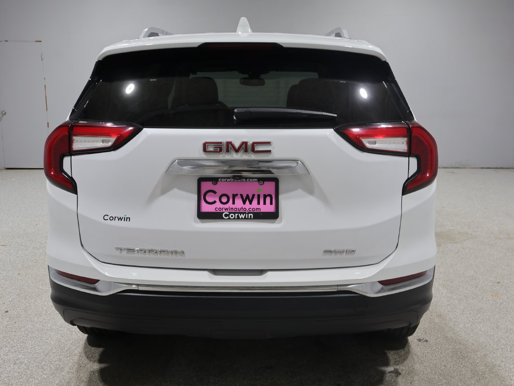Used 2024 GMC Terrain SLT AWD/4WD image 3
