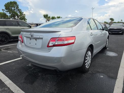 Used 2010 Toyota Camry LE FWD image 14