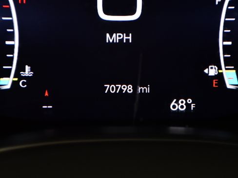 Used 2025 Chrysler Pacifica Limited FWD image 17
