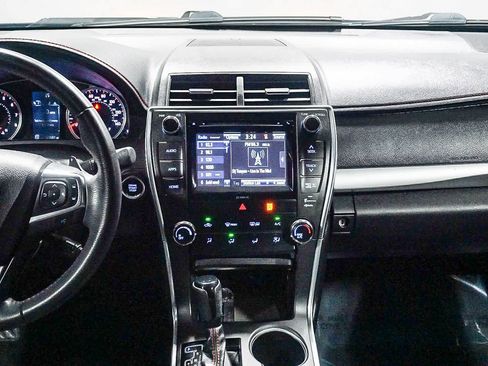 Certified 2017 Toyota Camry SE image 16