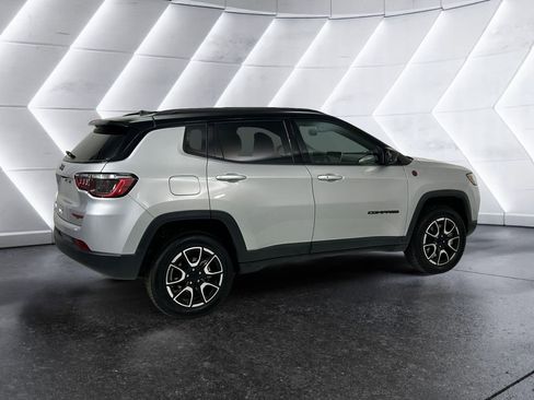 Used 2024 Jeep Compass Trailhawk image 4