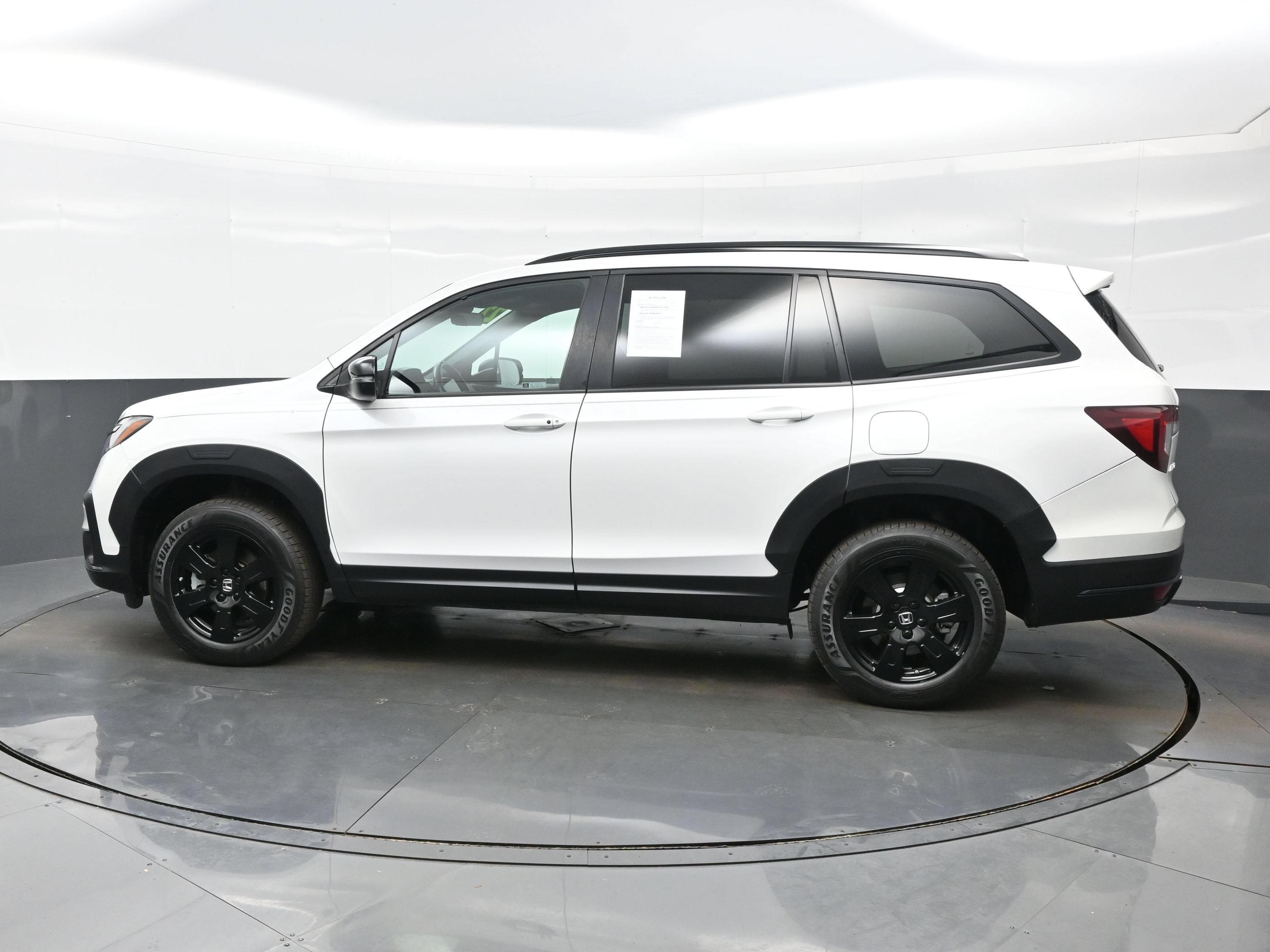 Used 2022 Honda Pilot TrailSport image 3