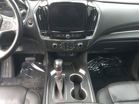 Used 2022 Chevrolet Traverse RS image 11