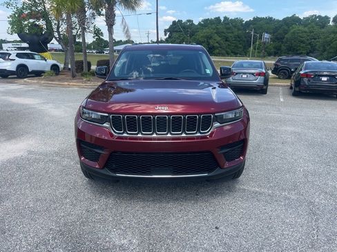 Used 2023 Jeep Grand Cherokee Laredo image 2