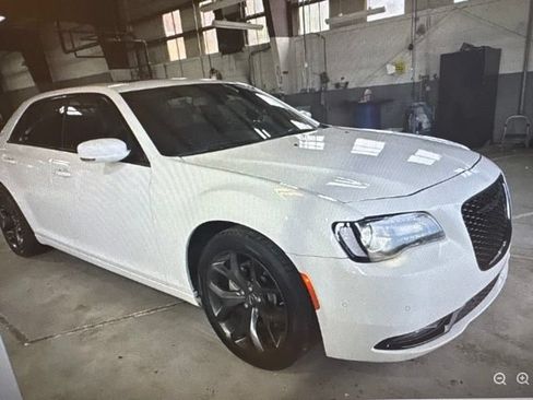 Used 2023 Chrysler 300 S w/ Comfort Group RWD image 4