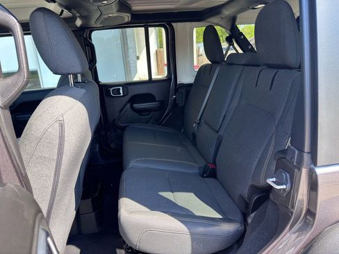 Used 2024 Jeep Wrangler Unlimited AWD/4WD image 36
