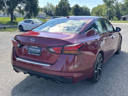 Used 2023 Nissan Altima 2.5 SR FWD image 3