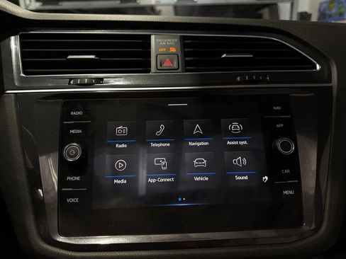 Used 2021 Volkswagen Tiguan SEL AWD/4WD image 97