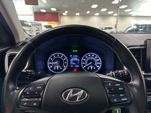 Used 2022 Hyundai Venue SEL w/ Cargo Package image 17