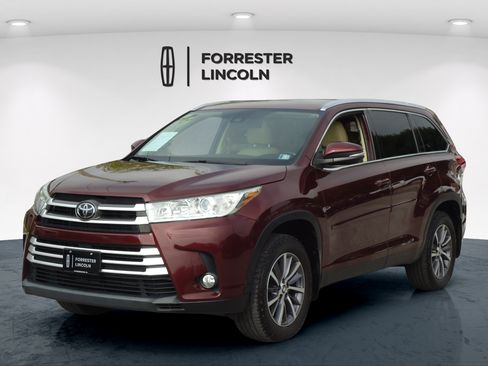 Used 2019 Toyota Highlander XLE AWD/4WD image 7