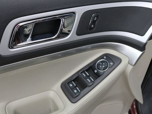 Used 2012 Ford Explorer XLT image 11