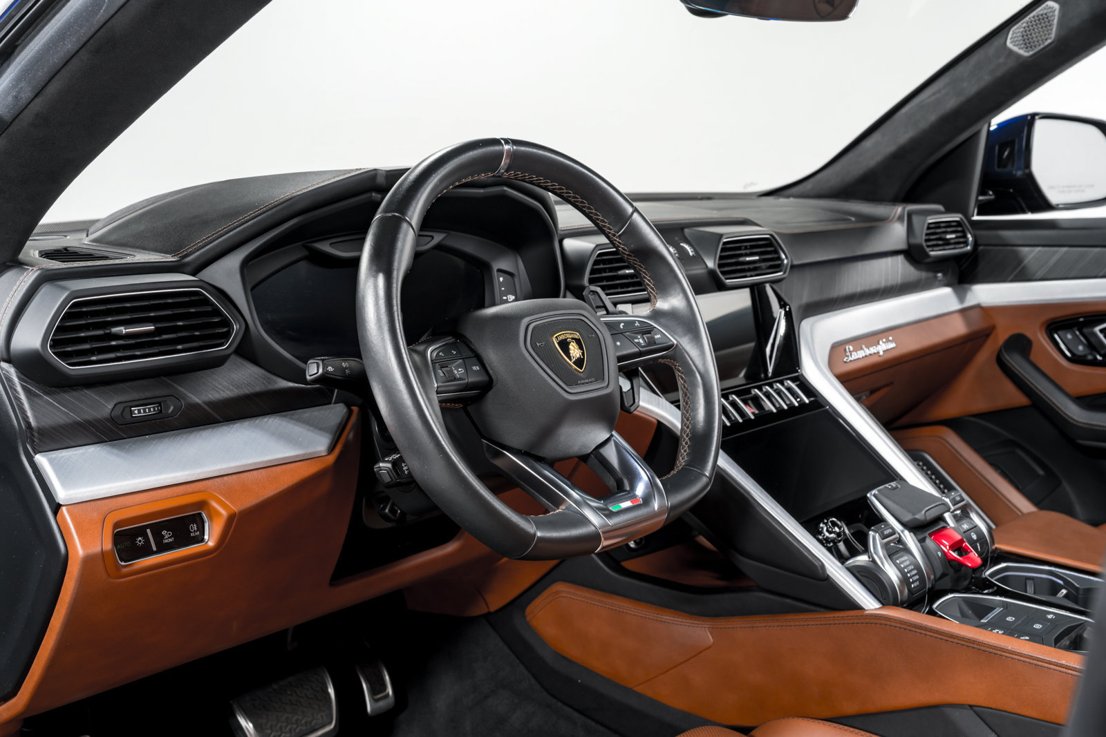 Used 2021 Lamborghini Urus AWD/4WD image 14